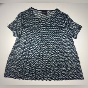 W5 Women's Blue and White Geometric Blouse 🤍💙